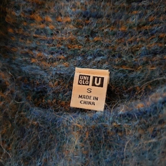 Uniqlo wool/alpaca sweater - Picture 2 of 3
